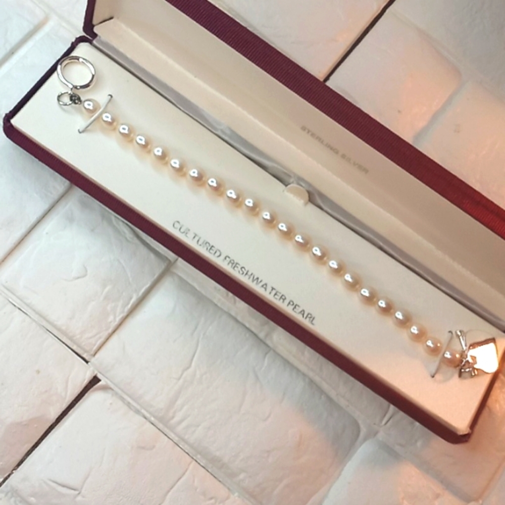 Pearl bracelet